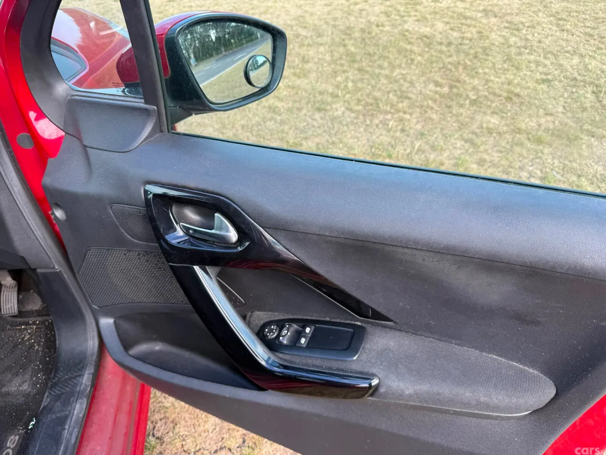 Peugeot 208 Hatchback, Petrol, 2017, Red