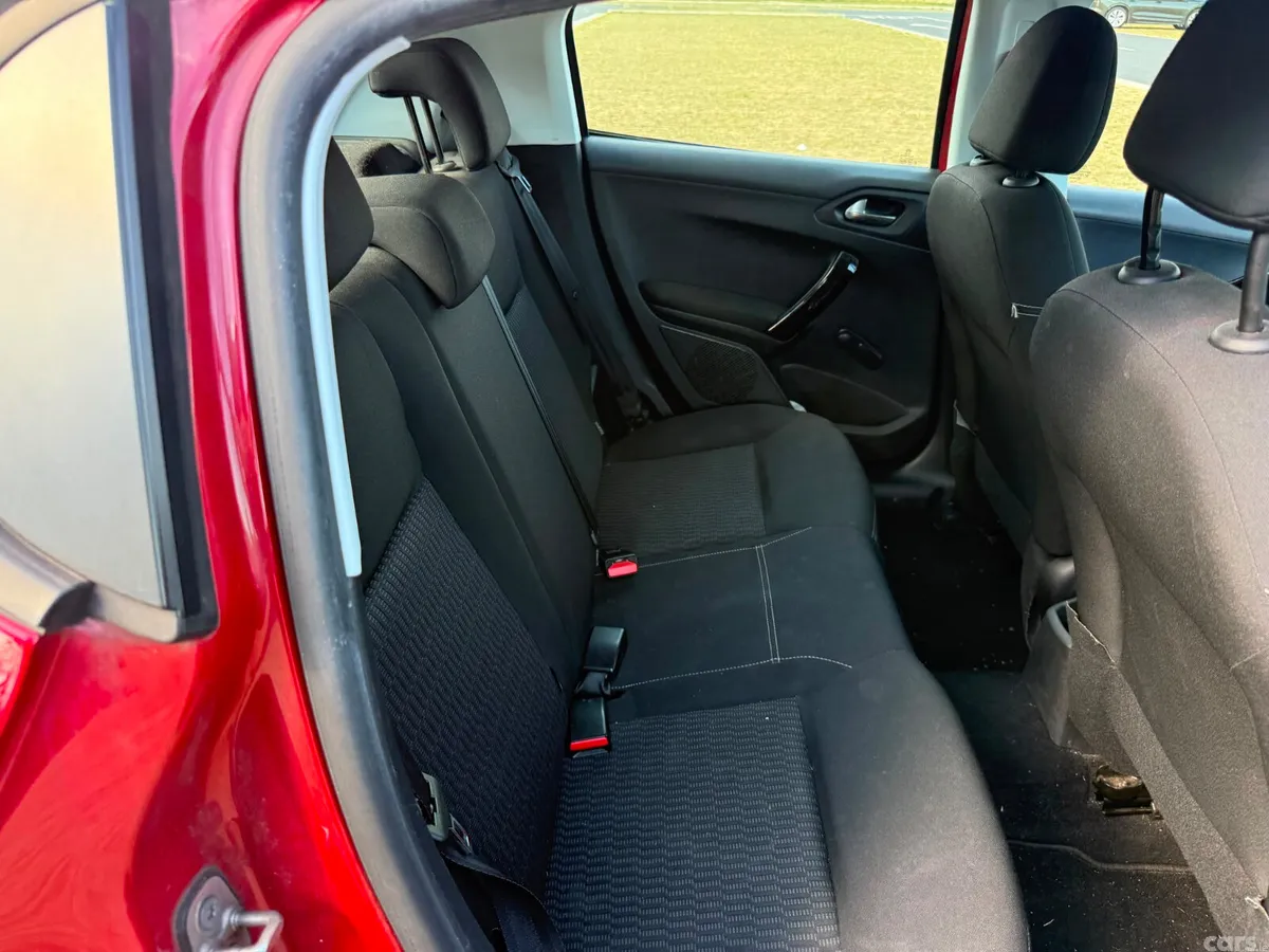 Peugeot 208 Hatchback, Petrol, 2017, Red