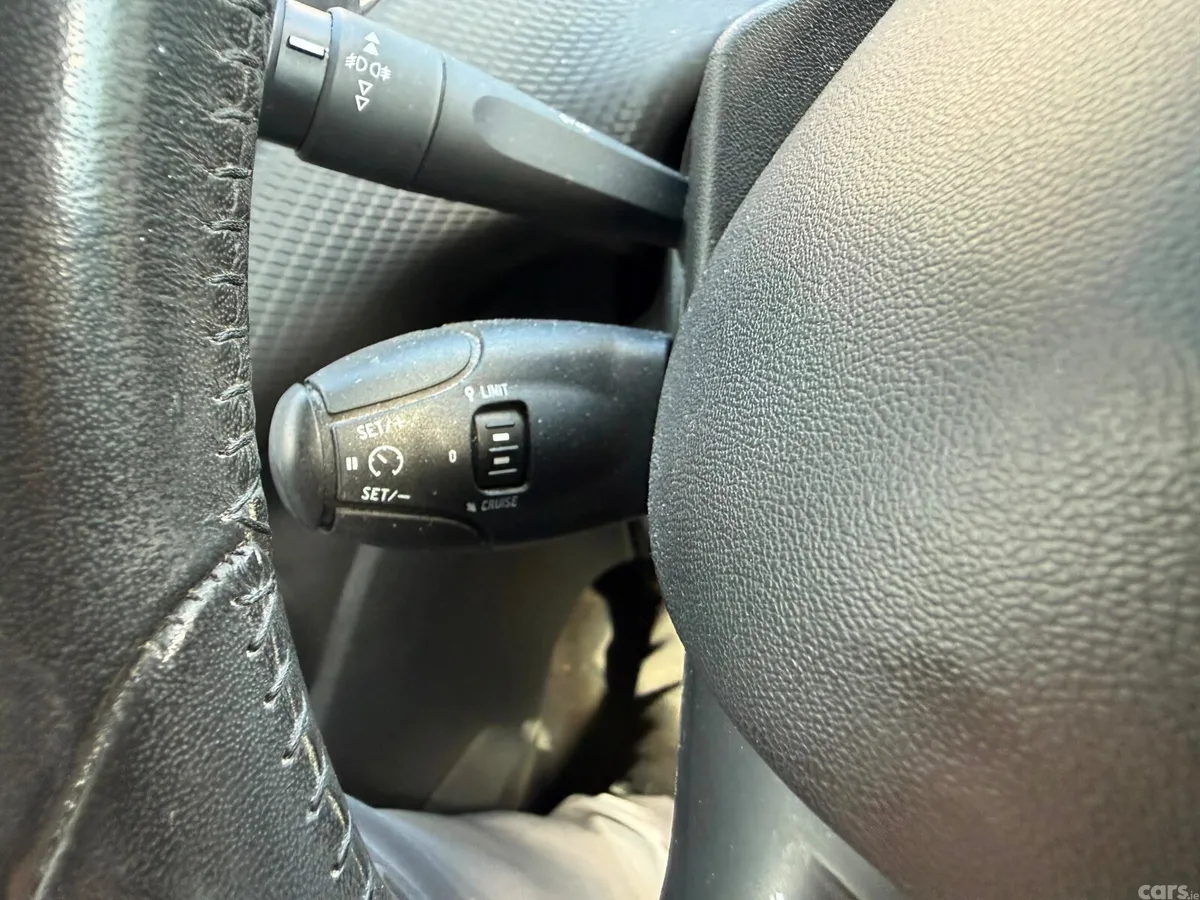 Peugeot 208 Hatchback, Petrol, 2017, Red