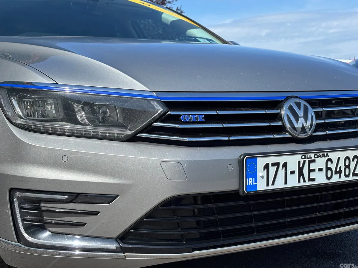 Volkswagen Passat Estate, Petrol Plug-in Hybrid, 2017, Silver