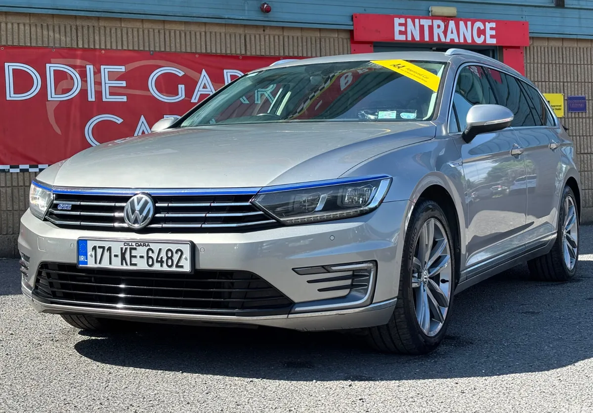 Volkswagen Passat Estate, Petrol Plug-in Hybrid, 2017, Silver
