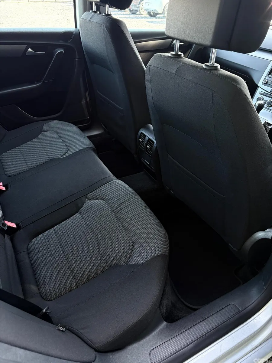 Volkswagen Passat Saloon, Petrol, 2012, Silver