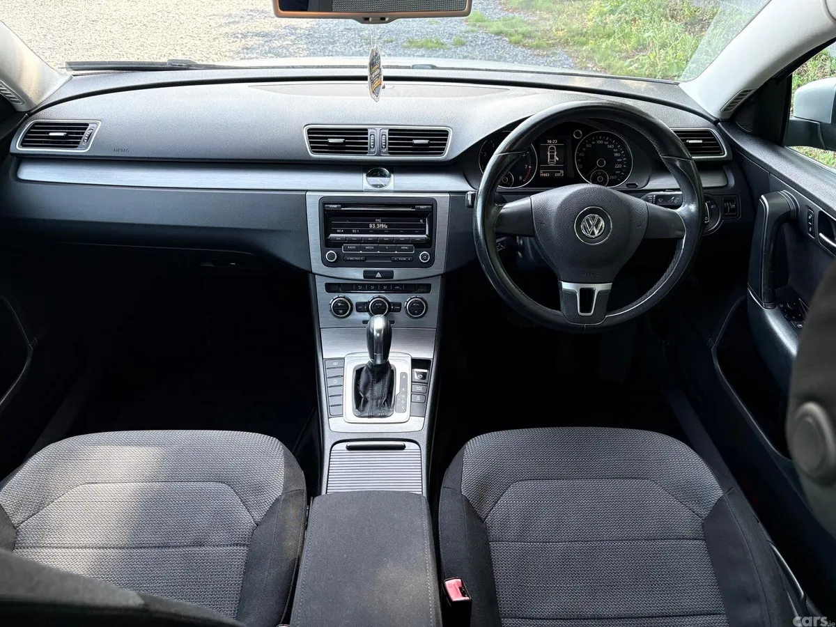 Volkswagen Passat Saloon, Petrol, 2012, Silver
