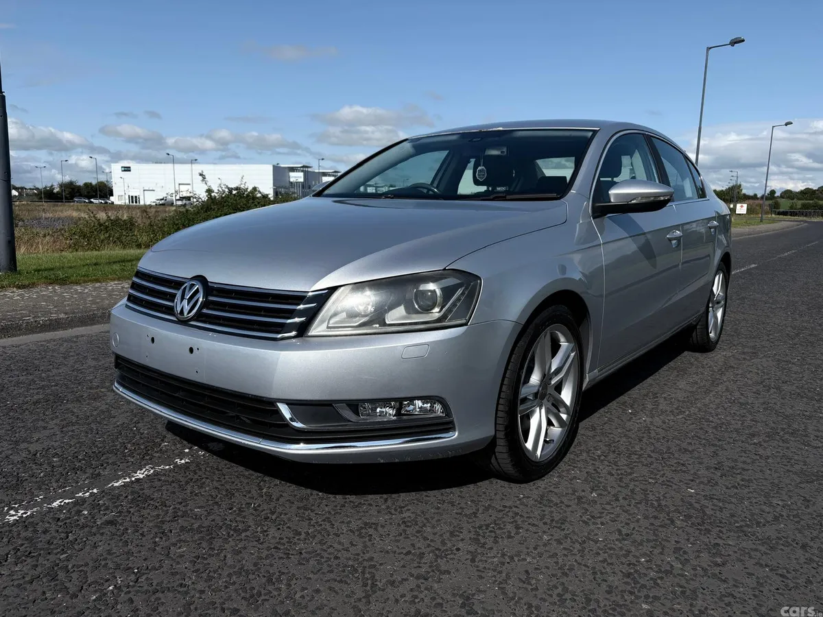 Volkswagen Passat Saloon, Petrol, 2012, Silver