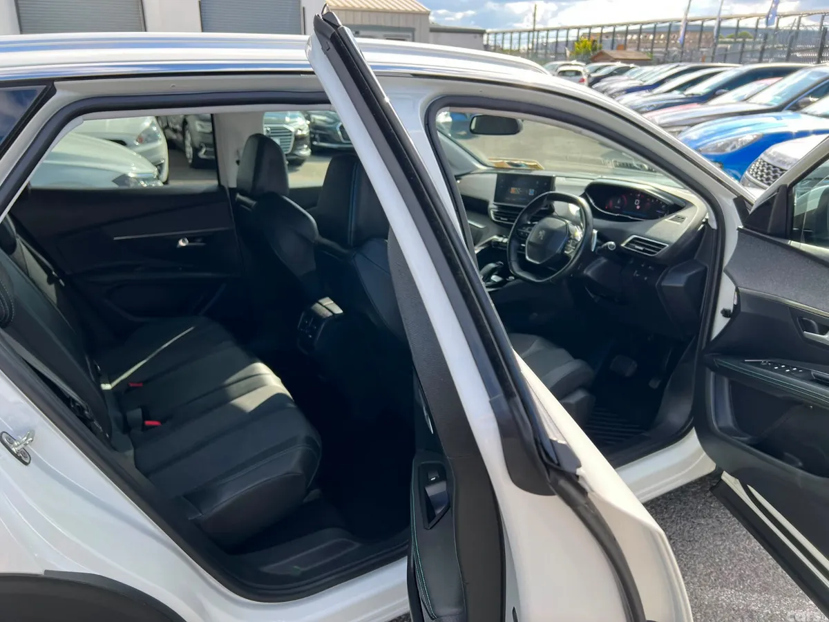 Peugeot 3008 MPV, Petrol, 2021, White