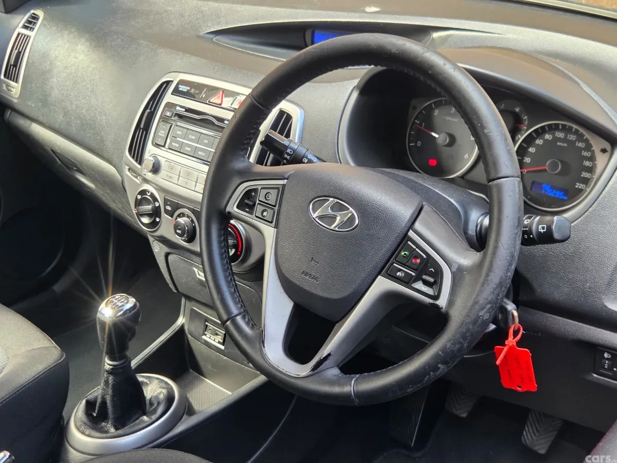Hyundai i20 Hatchback, Diesel, 2013, Silver