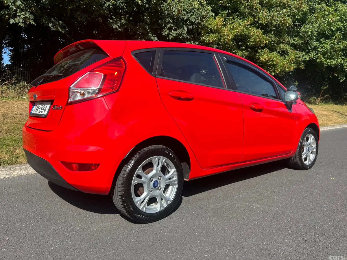 Ford Fiesta Hatchback, Petrol, 2017, Red