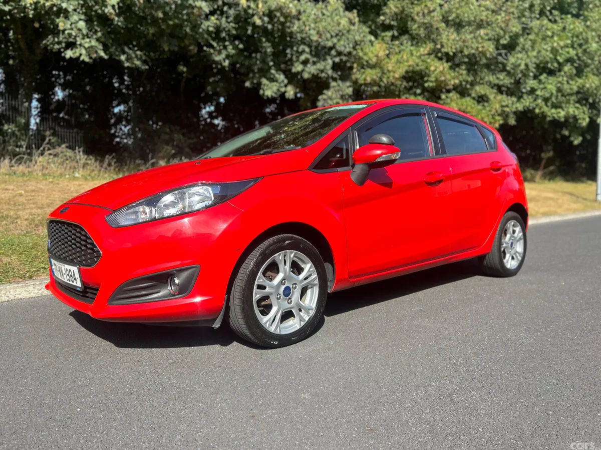 Ford Fiesta Hatchback, Petrol, 2017, Red