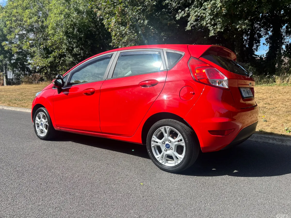 Ford Fiesta Hatchback, Petrol, 2017, Red