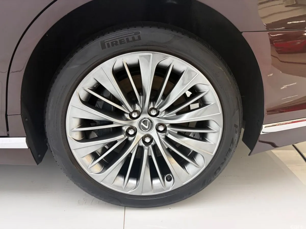 Lexus Other Saloon, Petrol Hybrid, 2018, Red