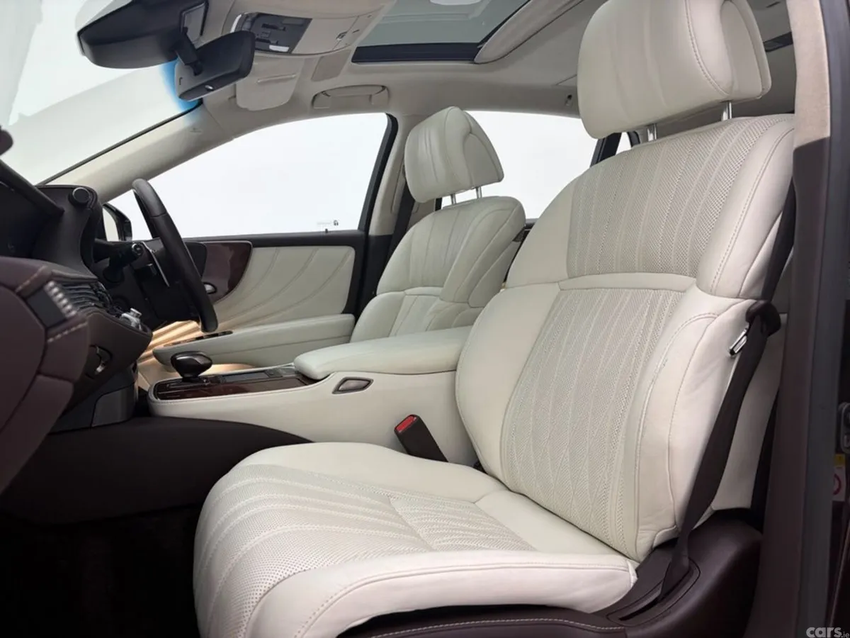 Lexus Other Saloon, Petrol Hybrid, 2018, Red