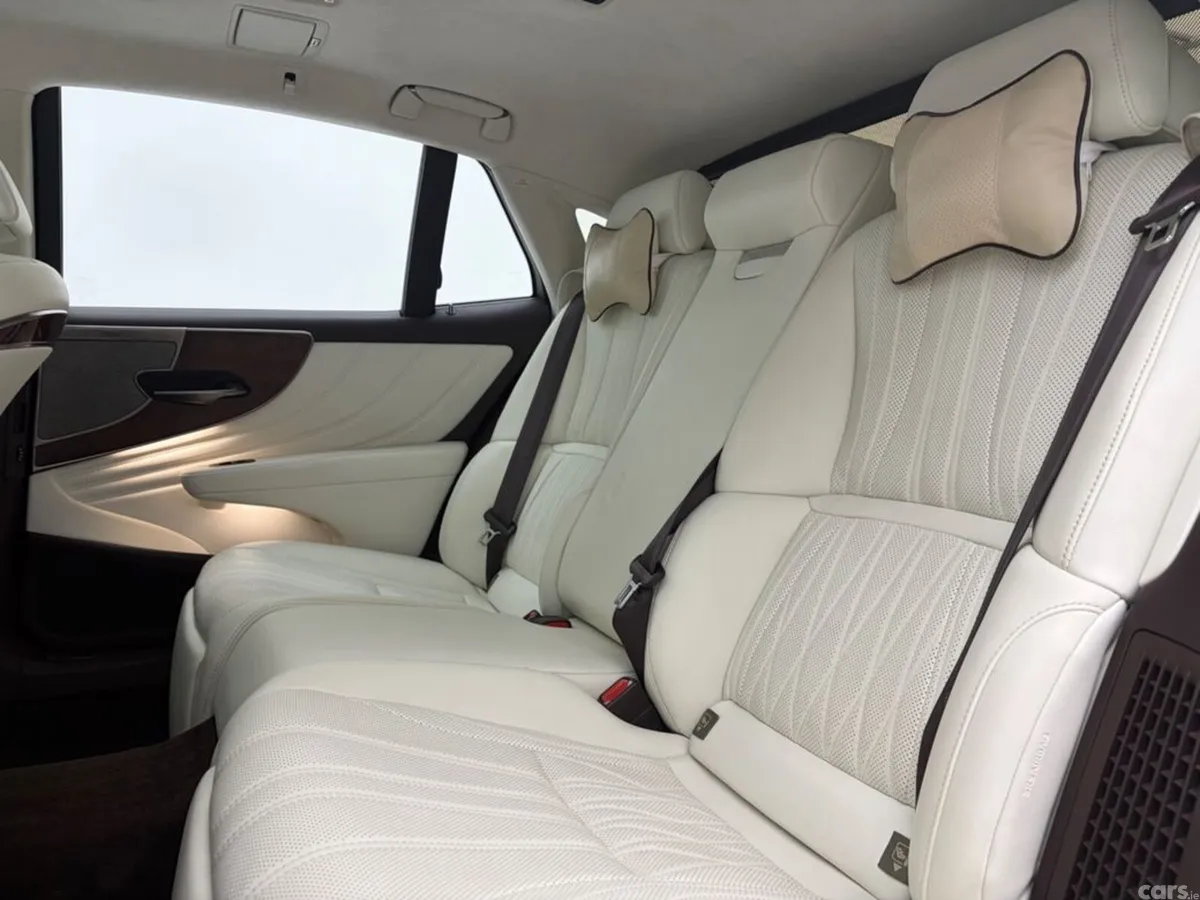 Lexus Other Saloon, Petrol Hybrid, 2018, Red