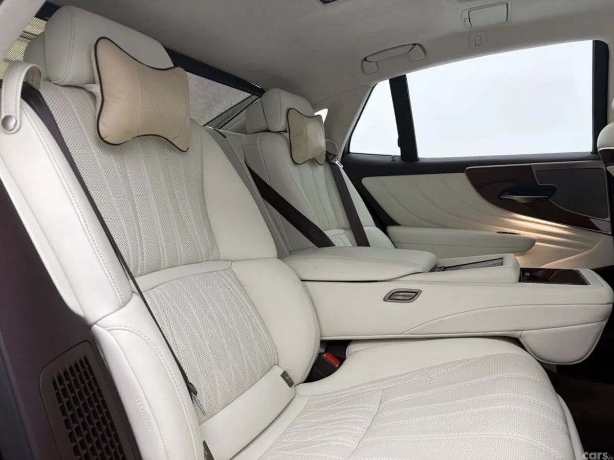Lexus Other Saloon, Petrol Hybrid, 2018, Red
