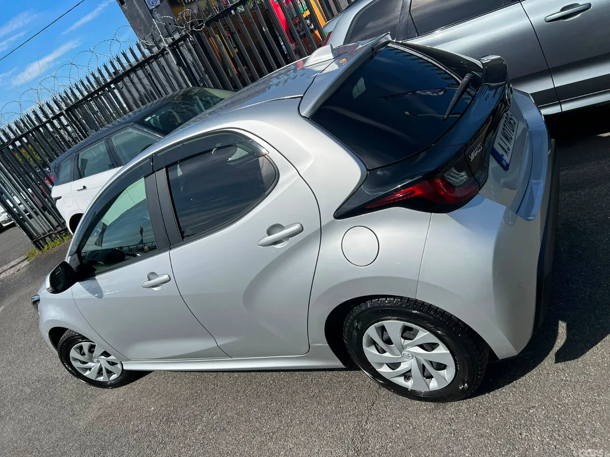 Toyota Yaris Hatchback, Petrol Hybrid, 2021, Silver