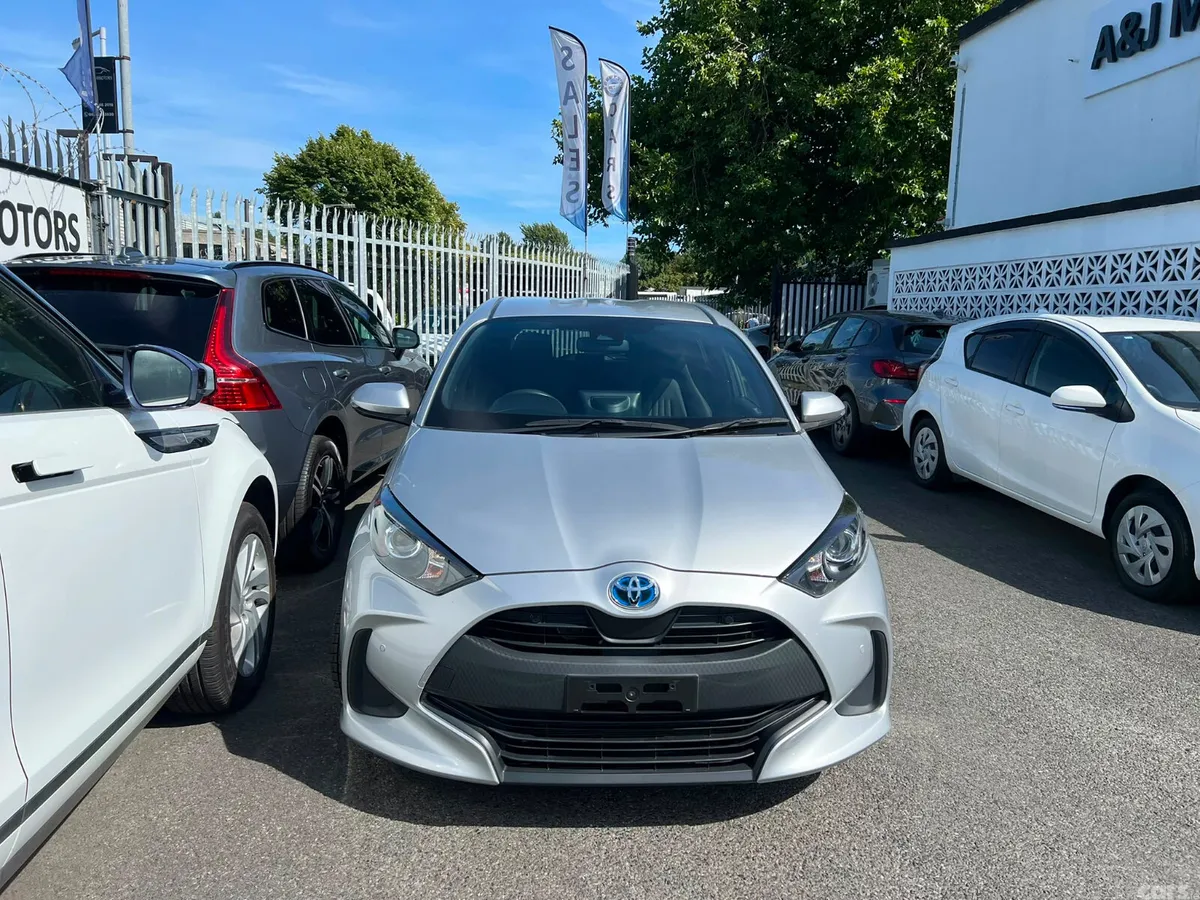 Toyota Yaris Hatchback, Petrol Hybrid, 2021, Silver