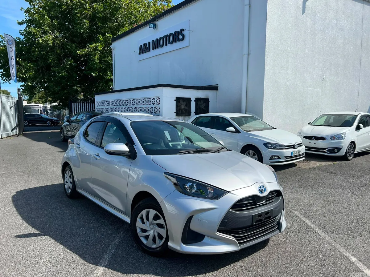 Toyota Yaris Hatchback, Petrol Hybrid, 2021, Silver