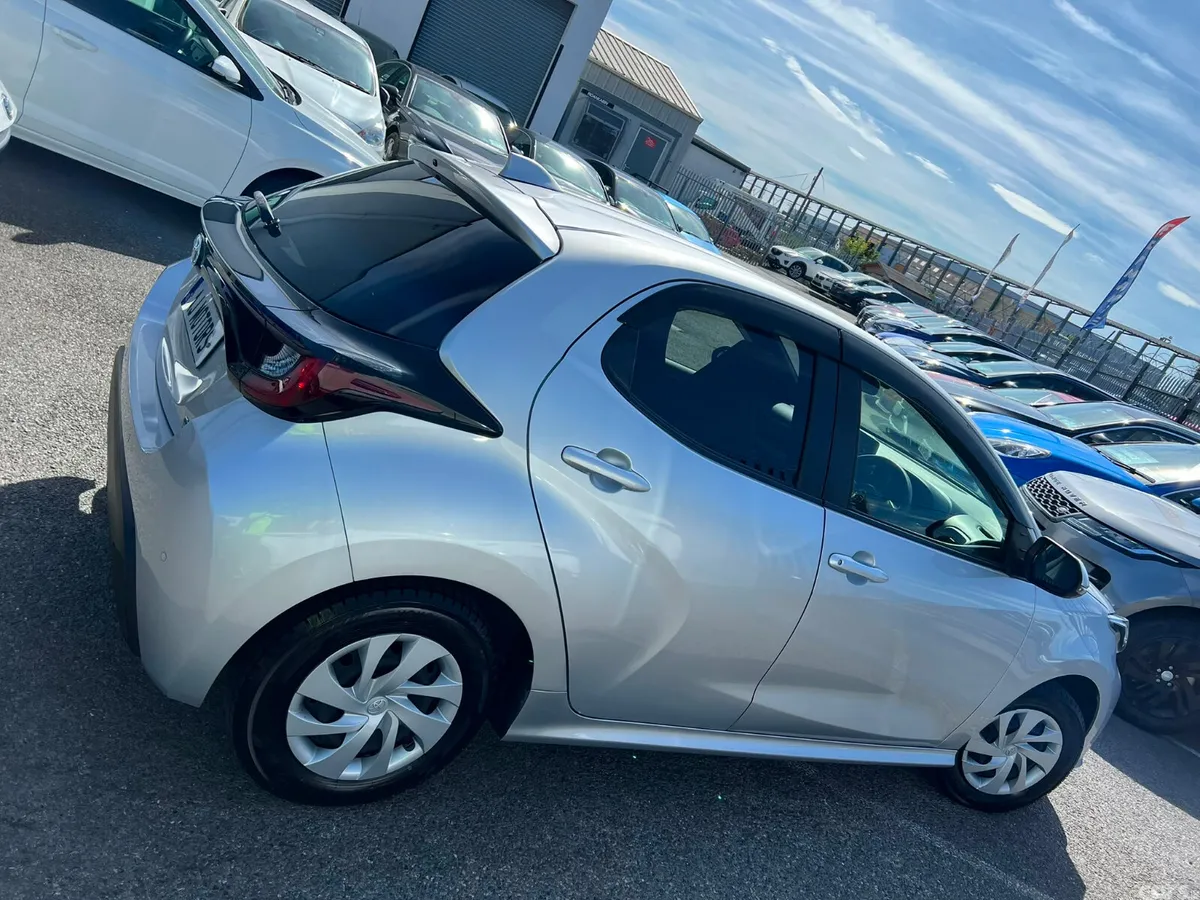 Toyota Yaris Hatchback, Petrol Hybrid, 2021, Silver