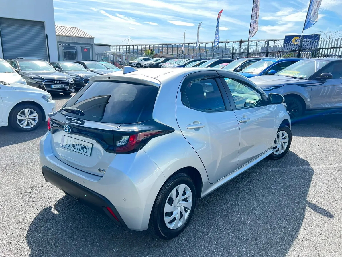 Toyota Yaris Hatchback, Petrol Hybrid, 2021, Silver