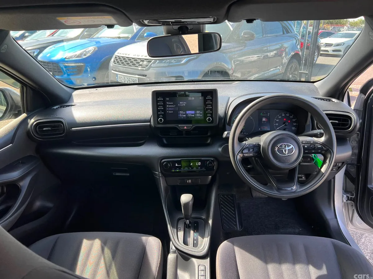 Toyota Yaris Hatchback, Petrol Hybrid, 2021, Silver