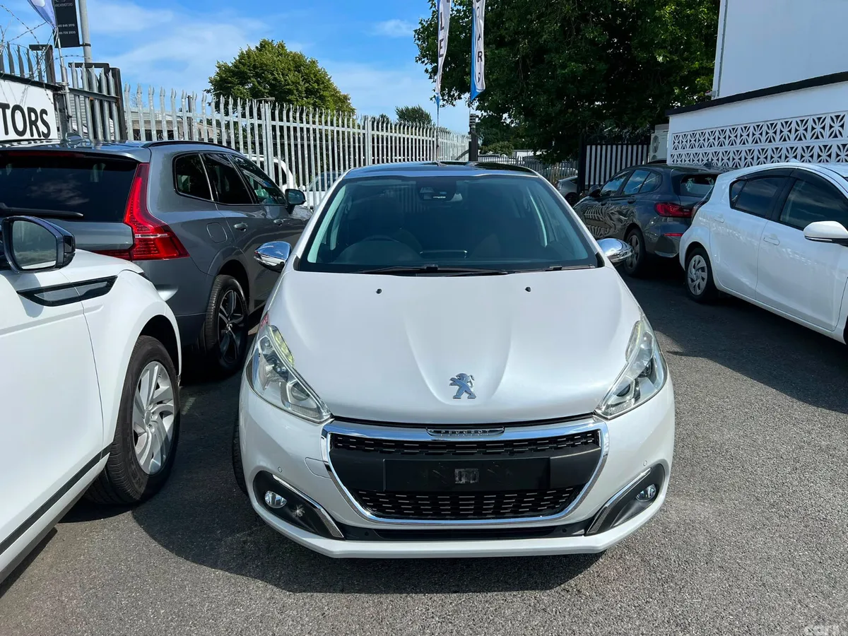 Peugeot 208 Hatchback, Petrol, 2016, White