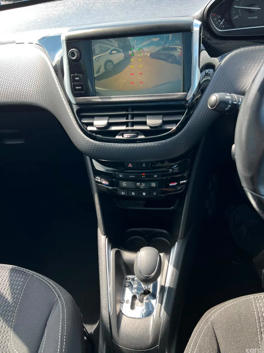 Peugeot 208 Hatchback, Petrol, 2016, White