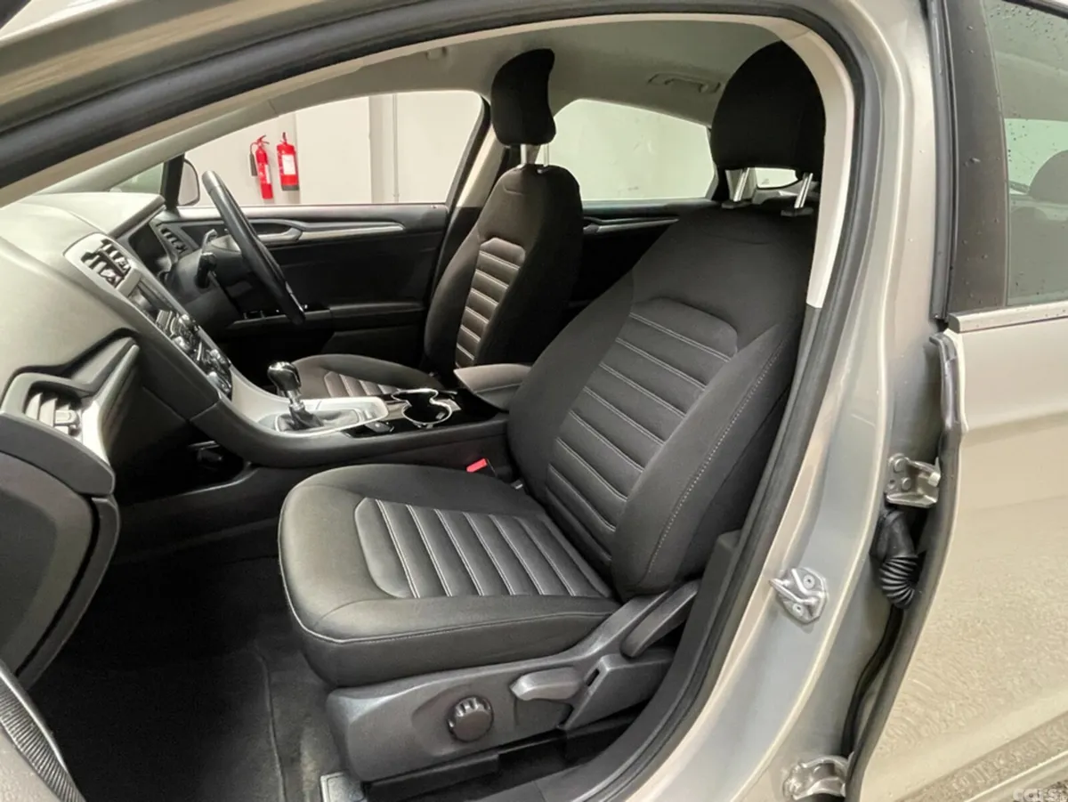 Ford Mondeo Hatchback, Diesel, 2017, Grey