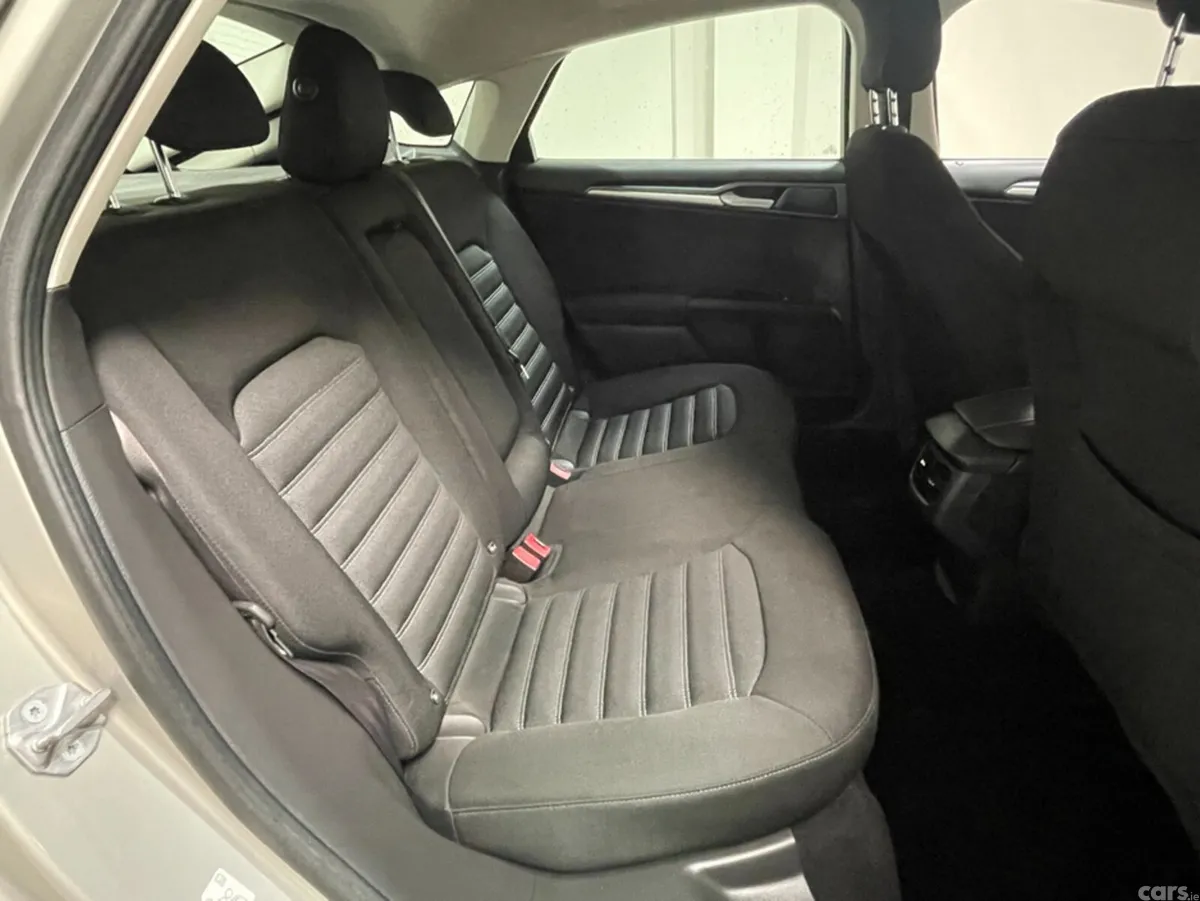 Ford Mondeo Hatchback, Diesel, 2017, Grey