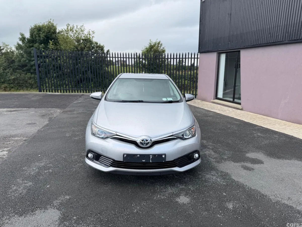 Toyota Auris Hatchback, Diesel, 2015, Silver