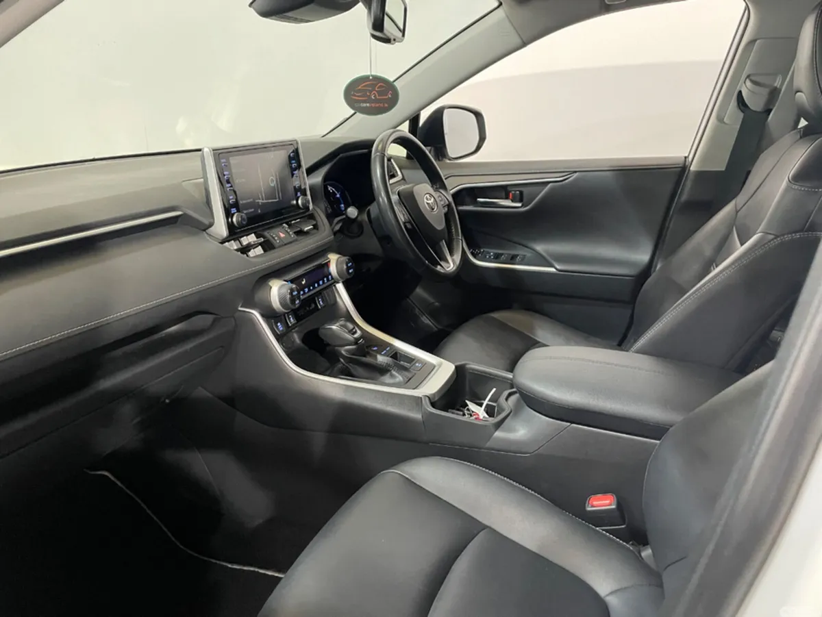 Toyota RAV4 SUV, Petrol Hybrid, 2022, White