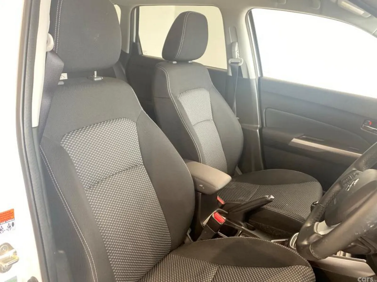 Suzuki Vitara SUV, Petrol Hybrid, 2025, White