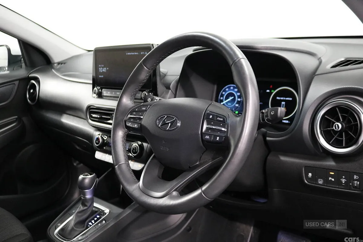 Hyundai KONA Hatchback, Petrol Hybrid, 2023, White