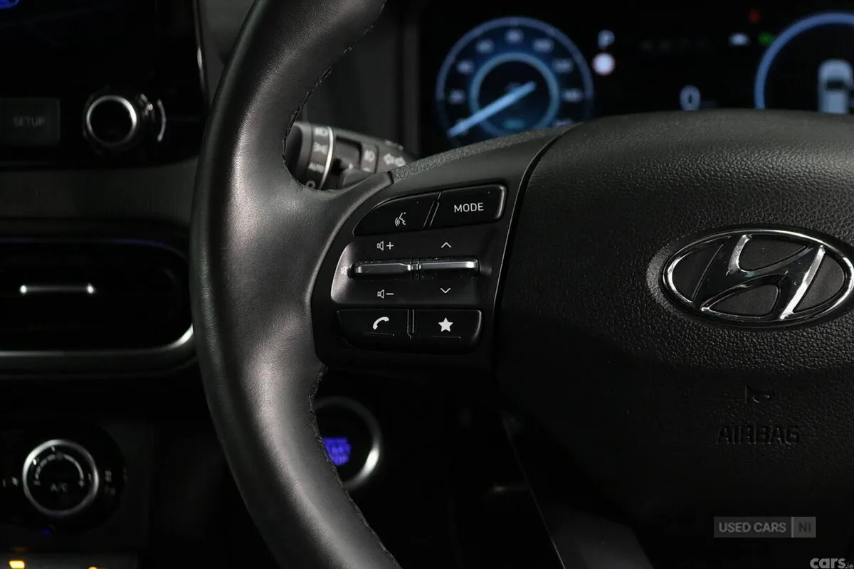 Hyundai KONA Hatchback, Petrol Hybrid, 2023, White