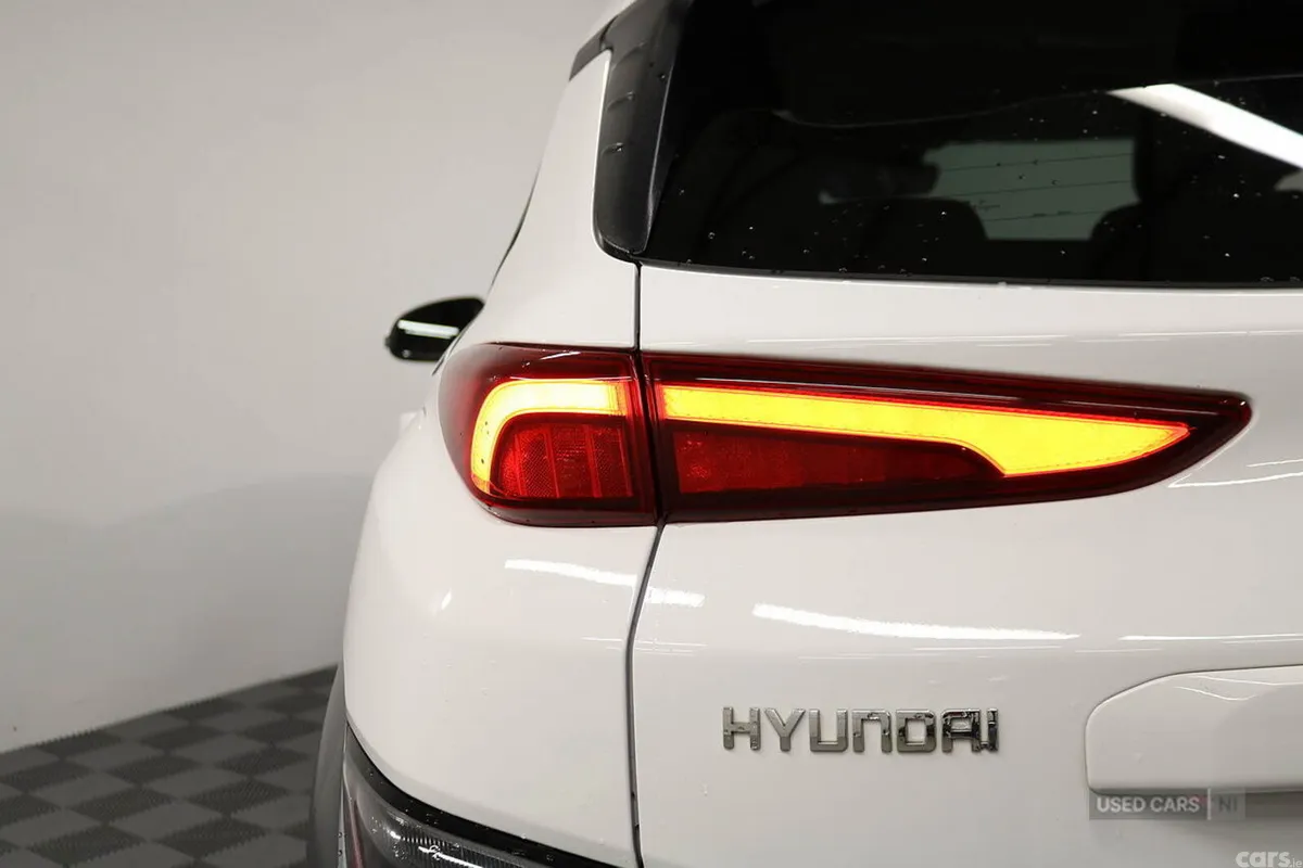 Hyundai KONA Hatchback, Petrol Hybrid, 2023, White