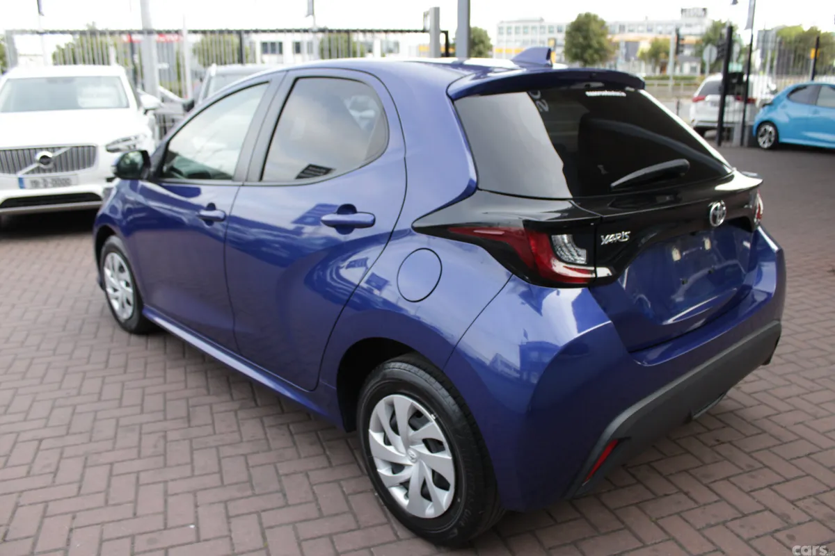Toyota Yaris Hatchback, Petrol, 2022, Blue