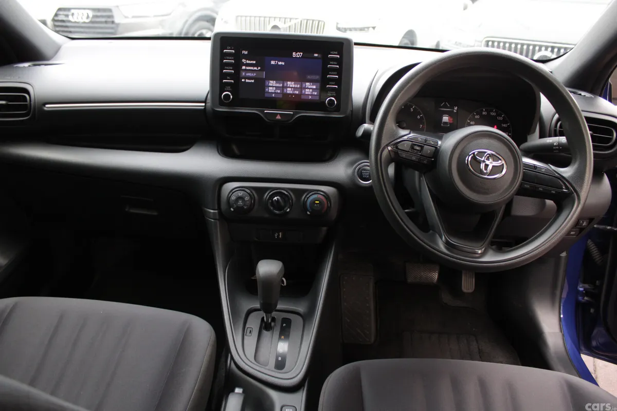 Toyota Yaris Hatchback, Petrol, 2022, Blue