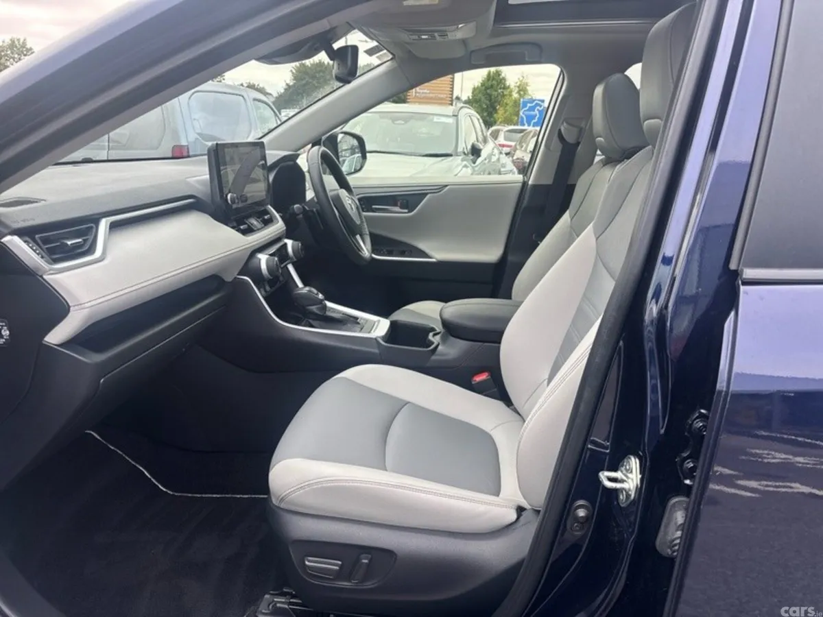 Toyota RAV4 SUV, Petrol Hybrid, 2023, Blue