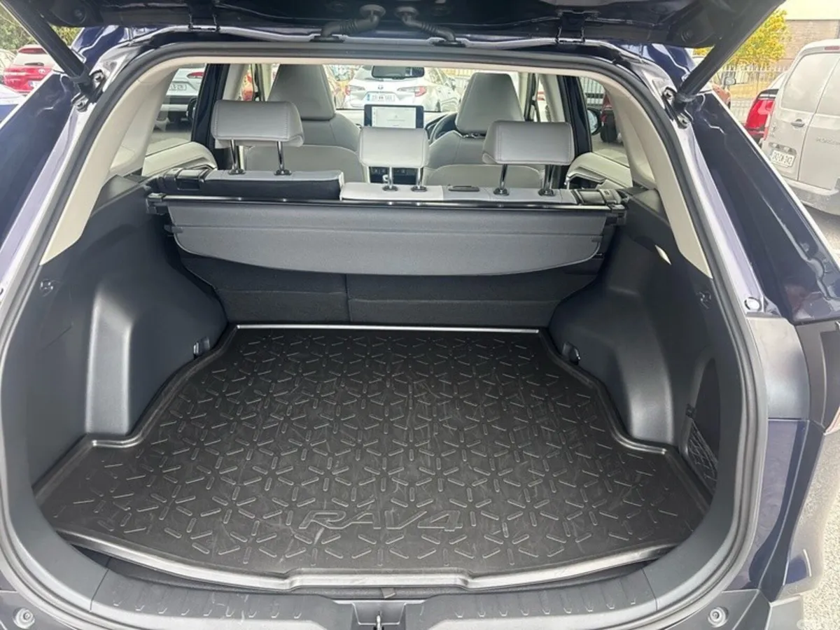 Toyota RAV4 SUV, Petrol Hybrid, 2023, Blue