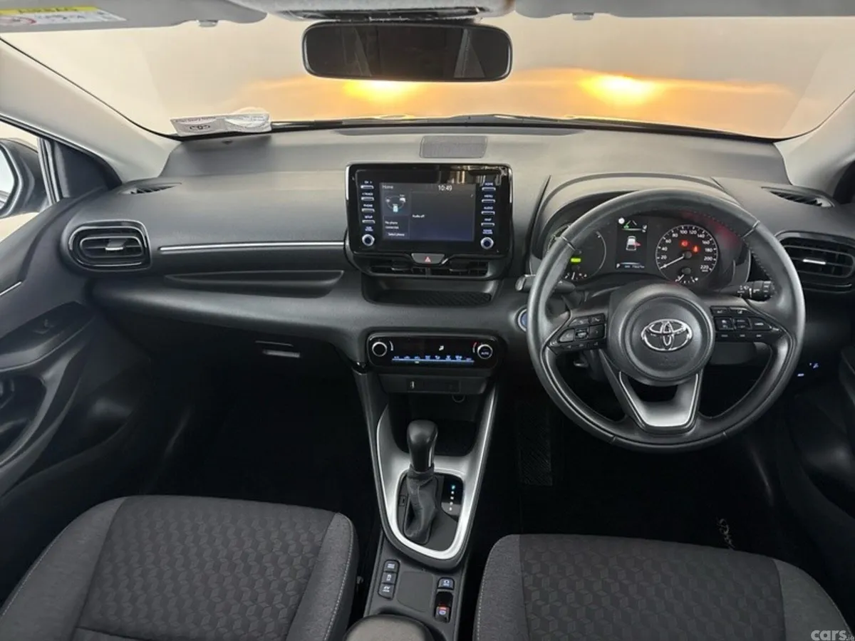 Toyota Yaris Hatchback, Petrol Hybrid, 2023, Grey