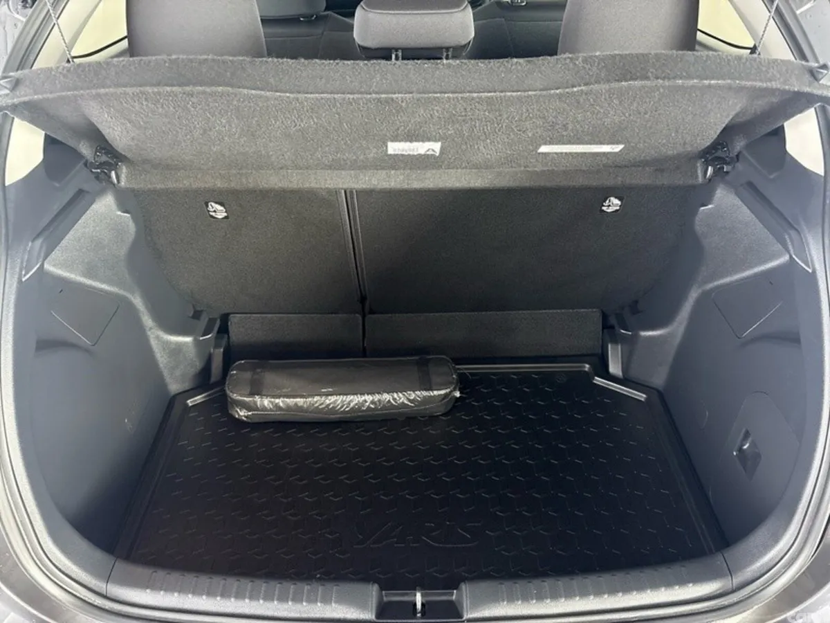 Toyota Yaris Hatchback, Petrol Hybrid, 2023, Grey