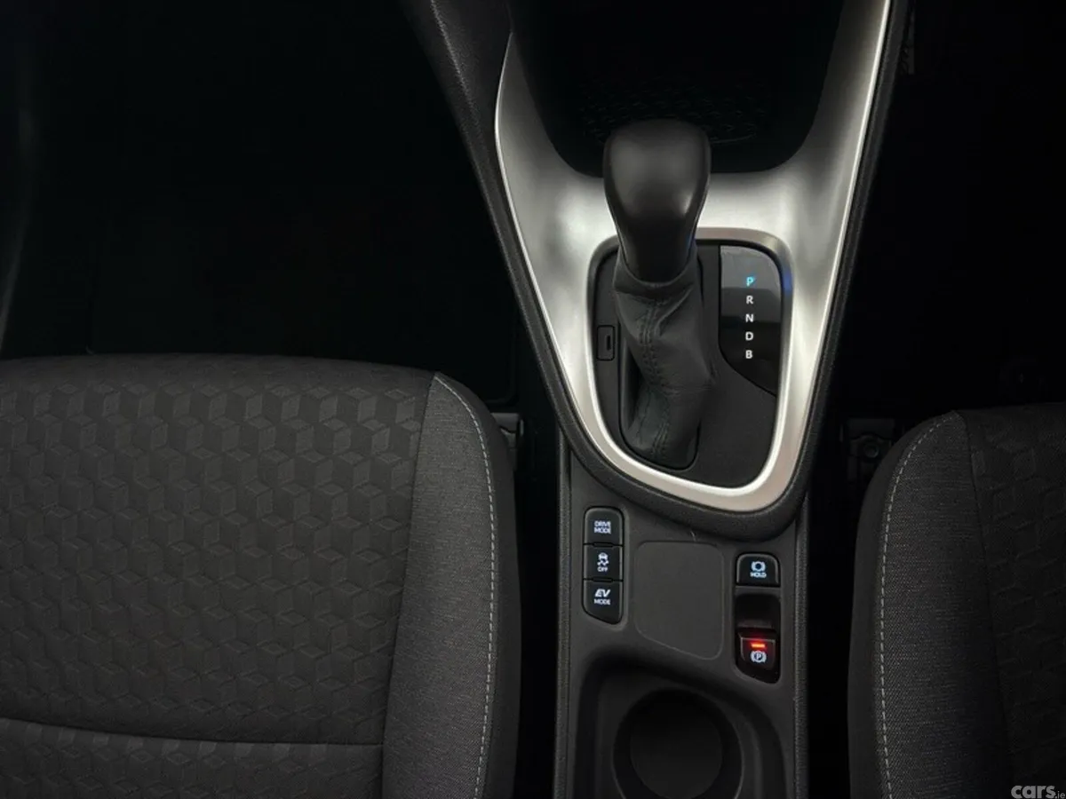 Toyota Yaris Hatchback, Petrol Hybrid, 2023, Grey