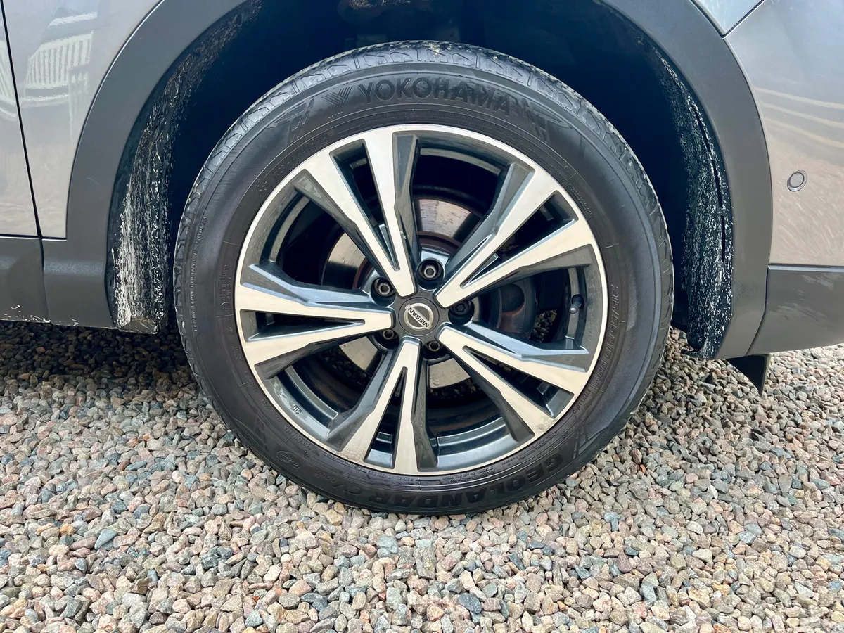 Nissan Qashqai Hatchback, Diesel, 2019, Grey