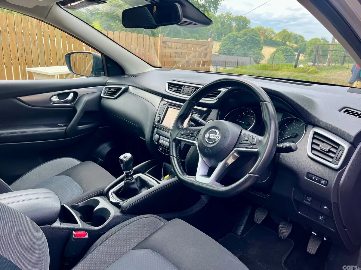Nissan Qashqai Hatchback, Diesel, 2019, Grey