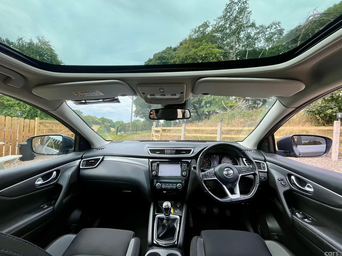 Nissan Qashqai Hatchback, Diesel, 2019, Grey