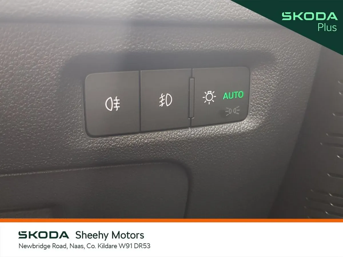 Skoda Octavia Saloon, Petrol, 2024, Blue