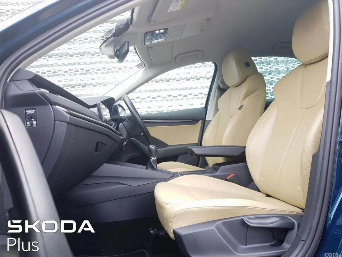 Skoda Octavia Saloon, Petrol, 2024, Blue