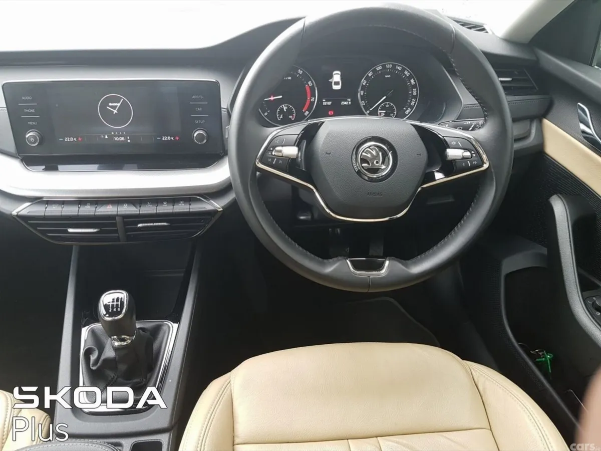 Skoda Octavia Saloon, Petrol, 2024, Blue