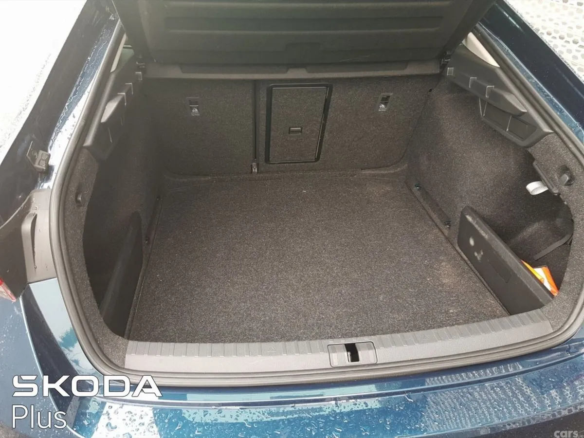 Skoda Octavia Saloon, Petrol, 2024, Blue