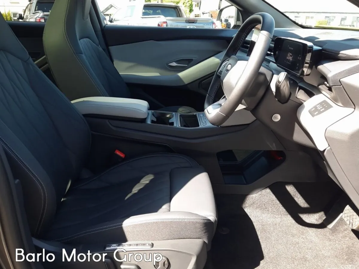 Ford Explorer MPV, Electric, 2026, Grey
