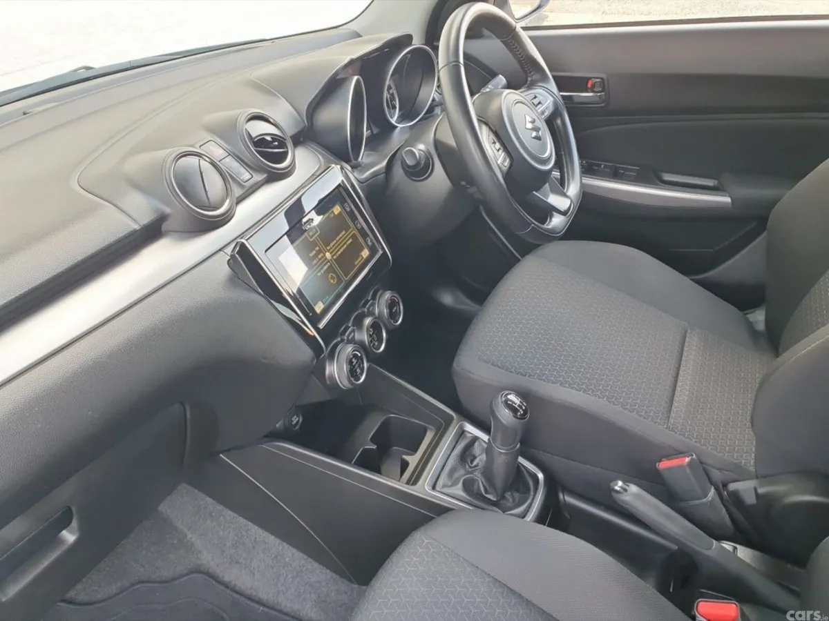 Suzuki Swift Hatchback, Petrol, 2022, White