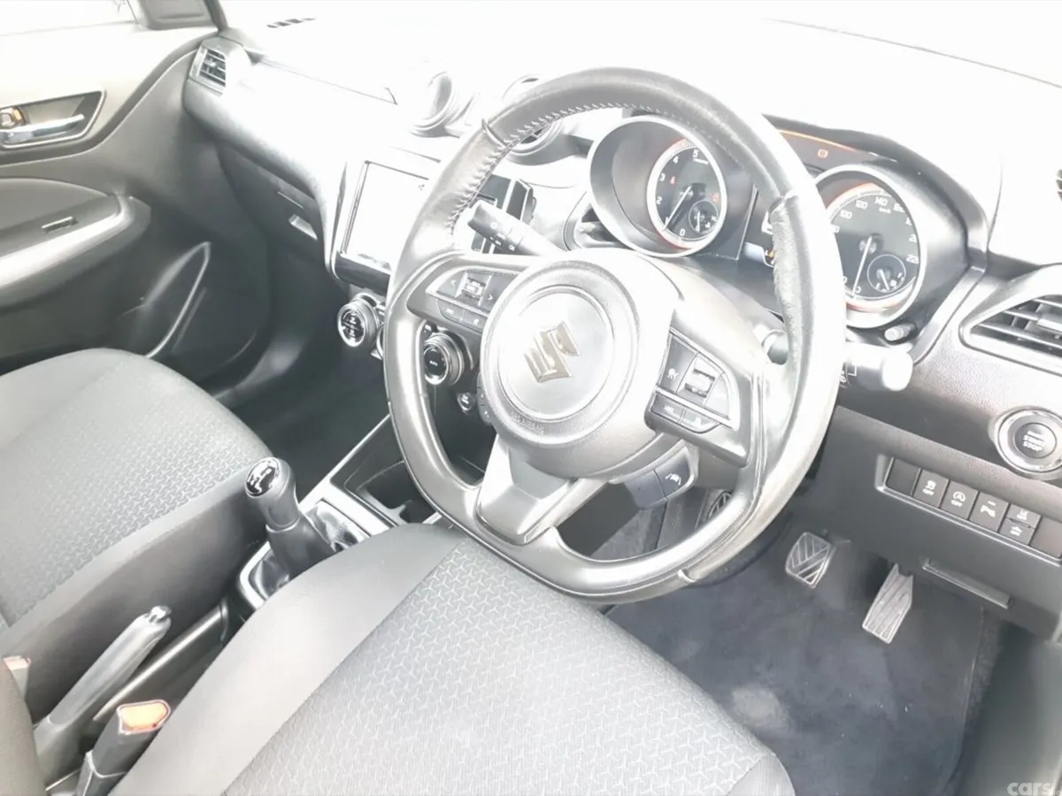 Suzuki Swift Hatchback, Petrol, 2022, White